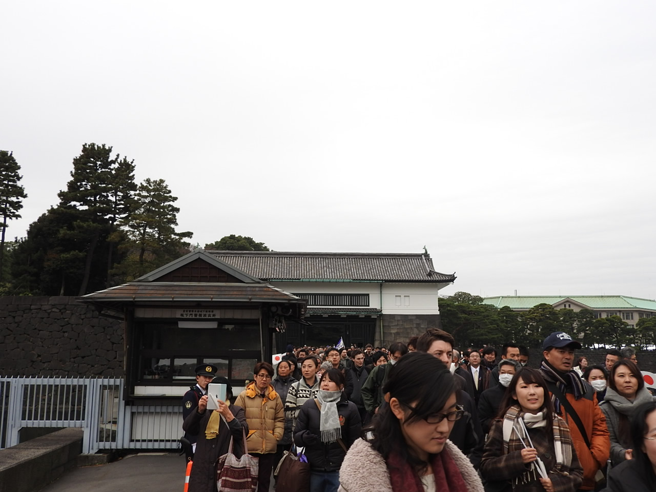 天皇誕生日の外の様子